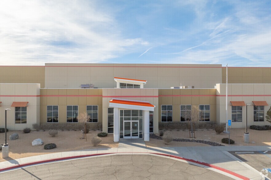 18880 Navajo Rd, Apple Valley, CA for sale - Building Photo - Image 2 of 9