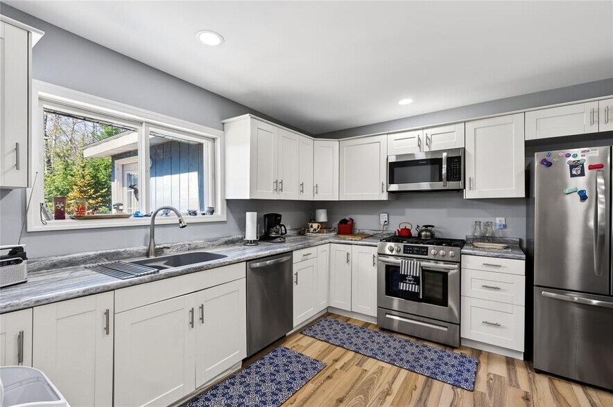 43890 County Highway D, Cable, WI à vendre - Photo du bâtiment - Image 3 de 8