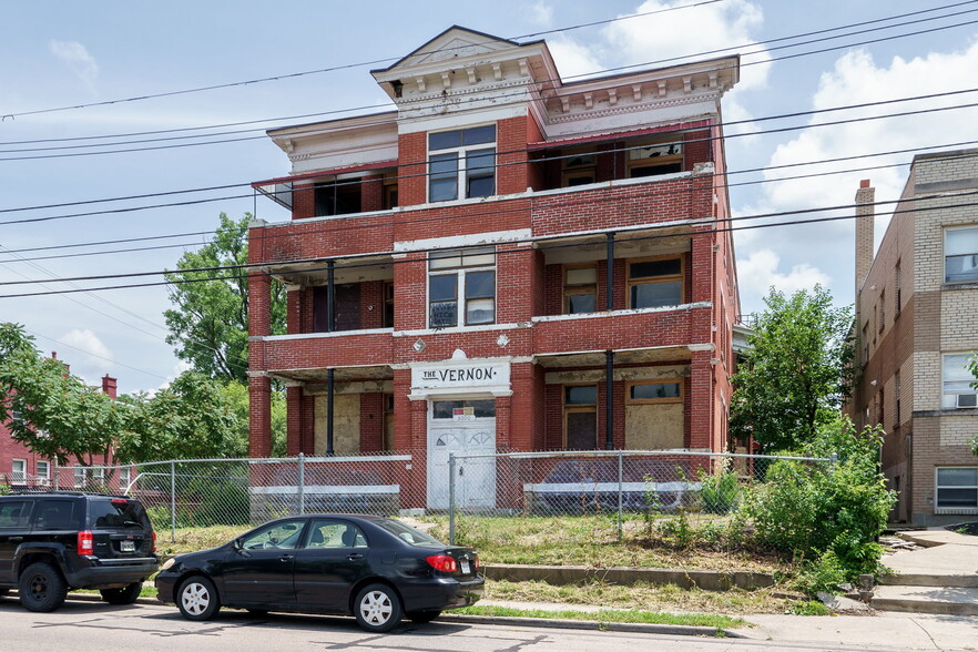 3002 Burnet Ave, Cincinnati, OH à vendre - Photo du bâtiment - Image 1 de 1