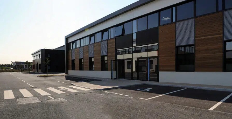 Industriel dans Villeneuve-la-Garenne à louer - Photo du bâtiment - Image 2 de 18