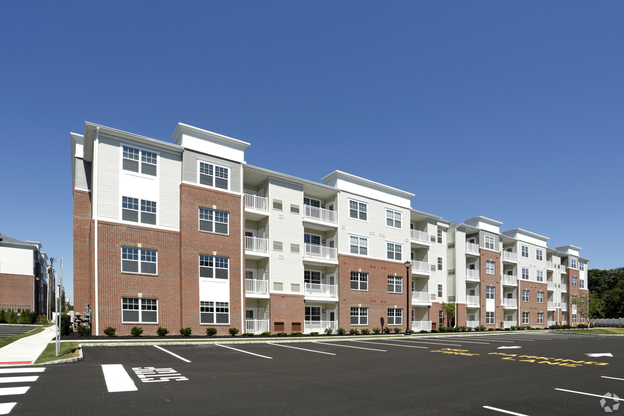 1101 Schindler Dr, Aberdeen, NJ à louer Photo du bâtiment- Image 1 de 78