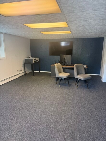 16 Harrington Ave, Shrewsbury, MA for lease - Interior Photo - Image 3 of 7