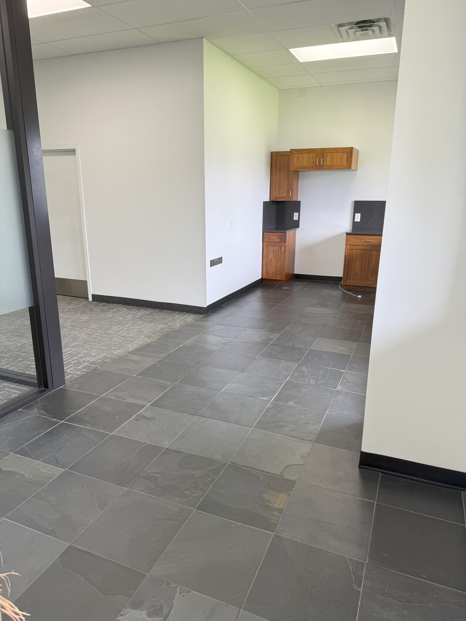 300 W 83rd St, Bloomington, MN for lease Interior Photo- Image 1 of 26