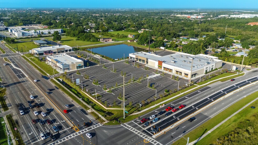 W Osceola Pky, Kissimmee, FL for lease - Building Photo - Image 1 of 6