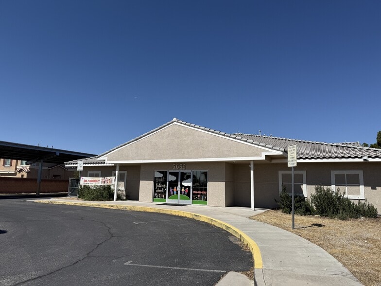 5695 N Rainbow Blvd, Las Vegas, NV for lease - Building Photo - Image 2 of 31