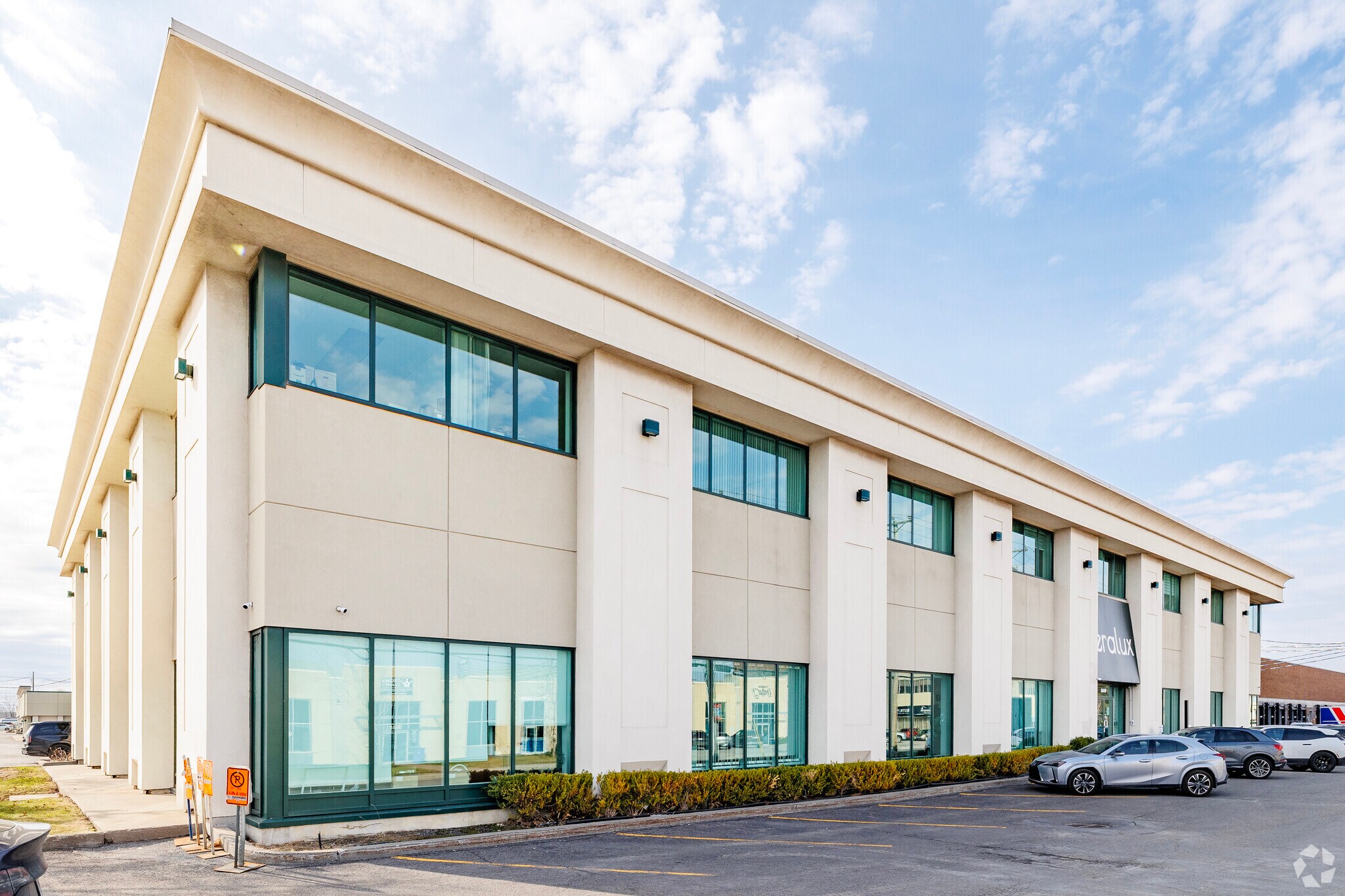 8148-8190 Ch Devonshire, Mt Royal, QC for lease Primary Photo- Image 1 of 5