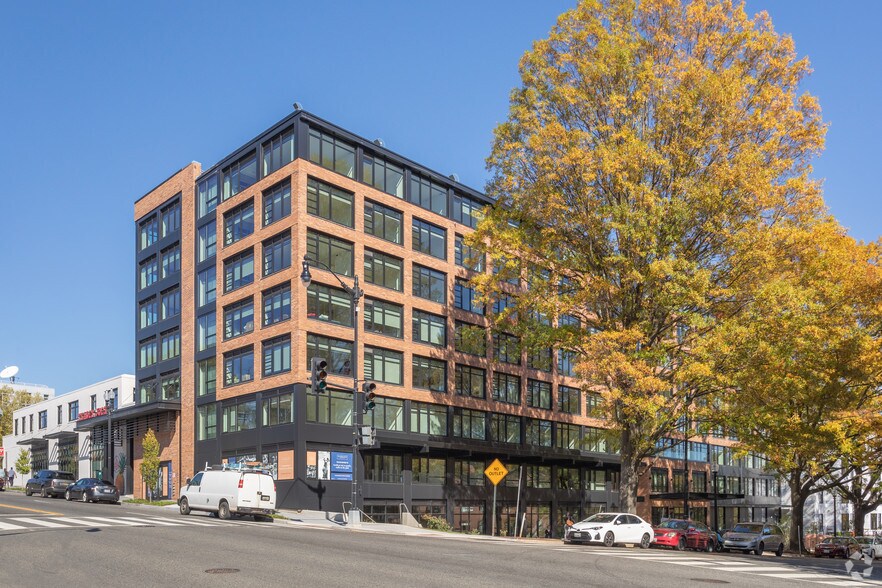 2101 Wisconsin Ave NW, Washington, DC à louer - Photo du bâtiment - Image 3 de 38