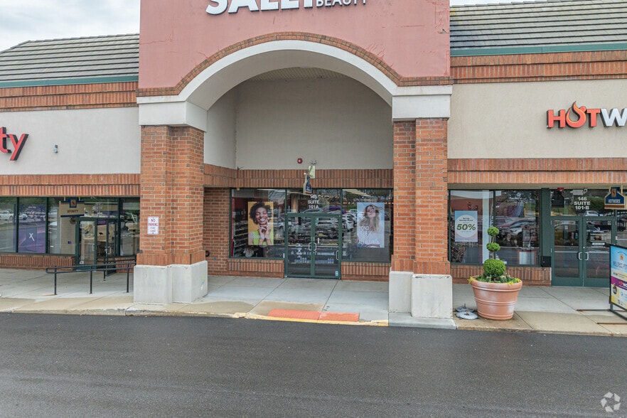 140-166 S Gary Ave, Bloomingdale, IL for lease - Building Photo - Image 3 of 5