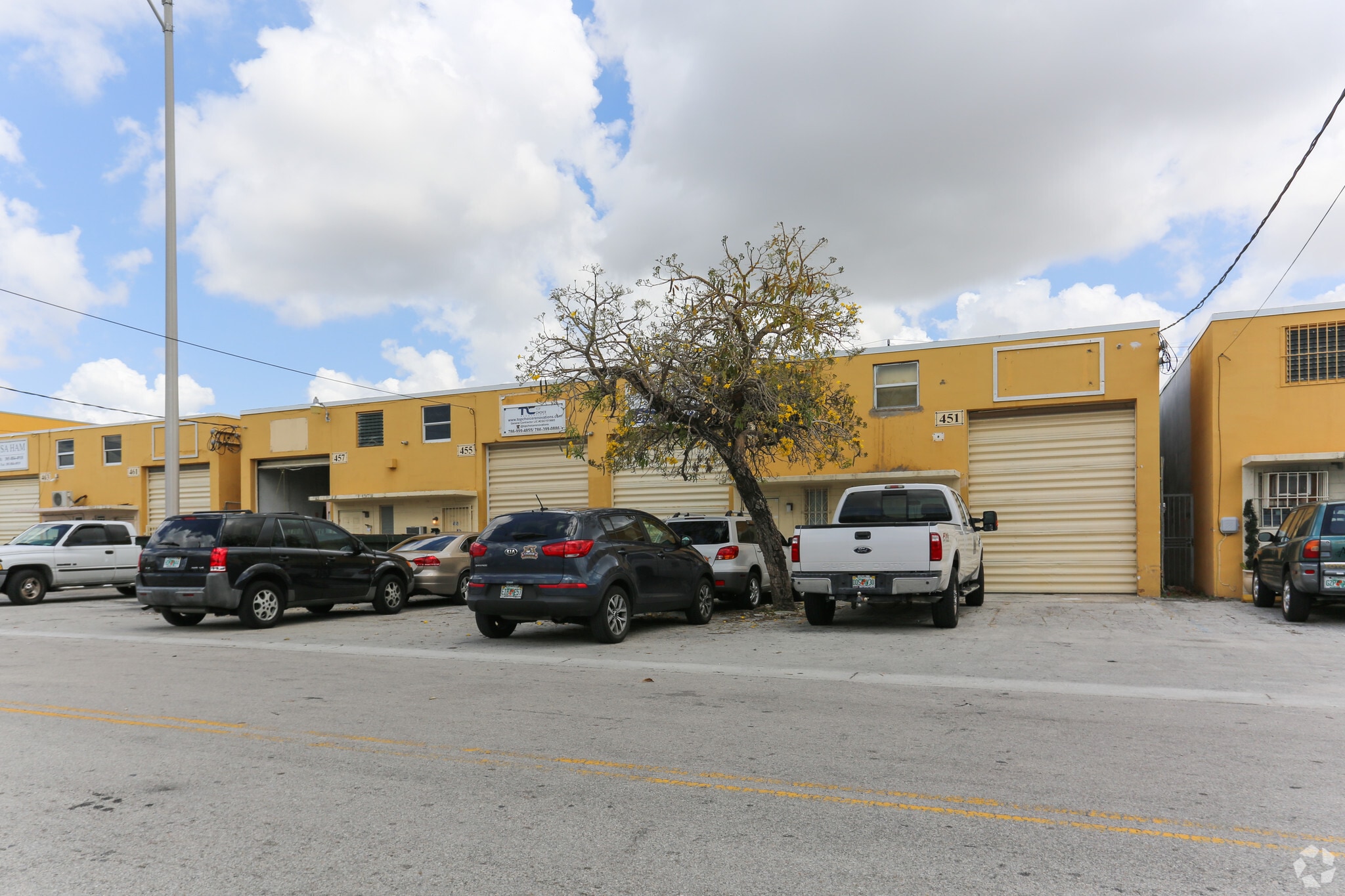 653 W 27th St, Hialeah, FL for lease Primary Photo- Image 1 of 5