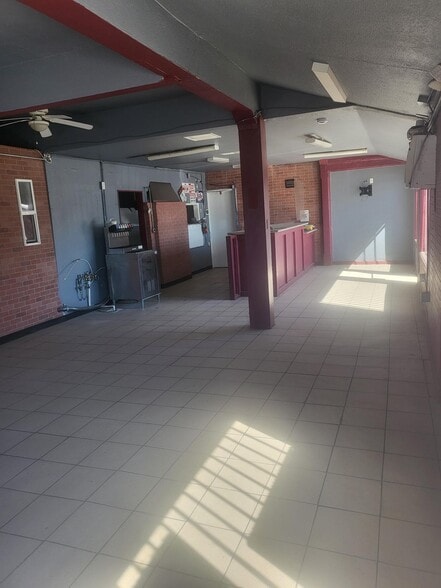 1201-1207 Chester Ave, Bakersfield, CA for lease - Building Photo - Image 3 of 4