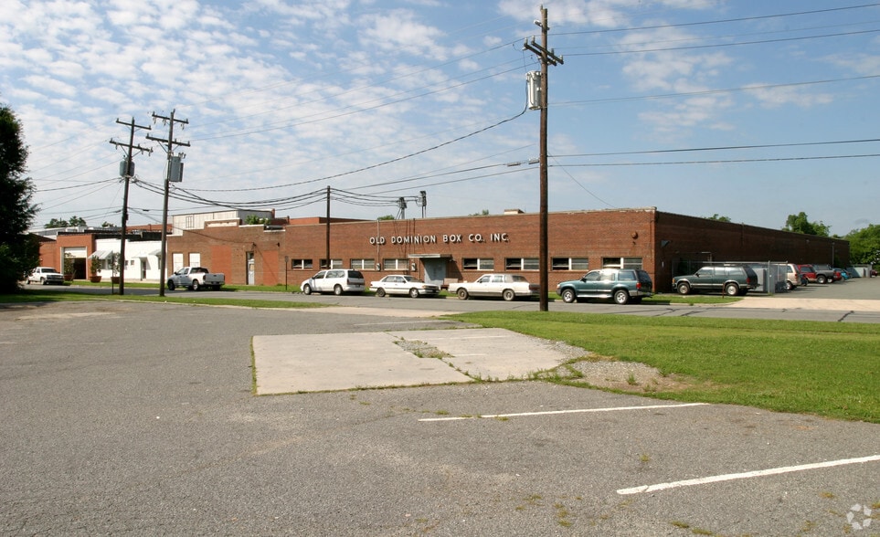 541 Hawkins St, Burlington, NC for lease - Building Photo - Image 2 of 4