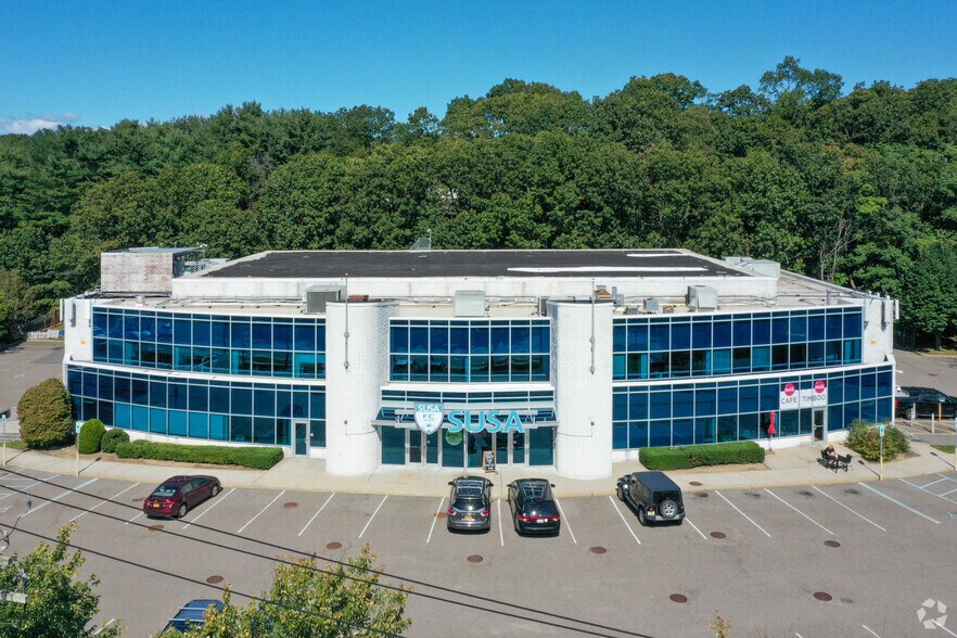 905 W Jericho Tpke, Smithtown, NY à vendre - Photo du bâtiment - Image 1 de 2