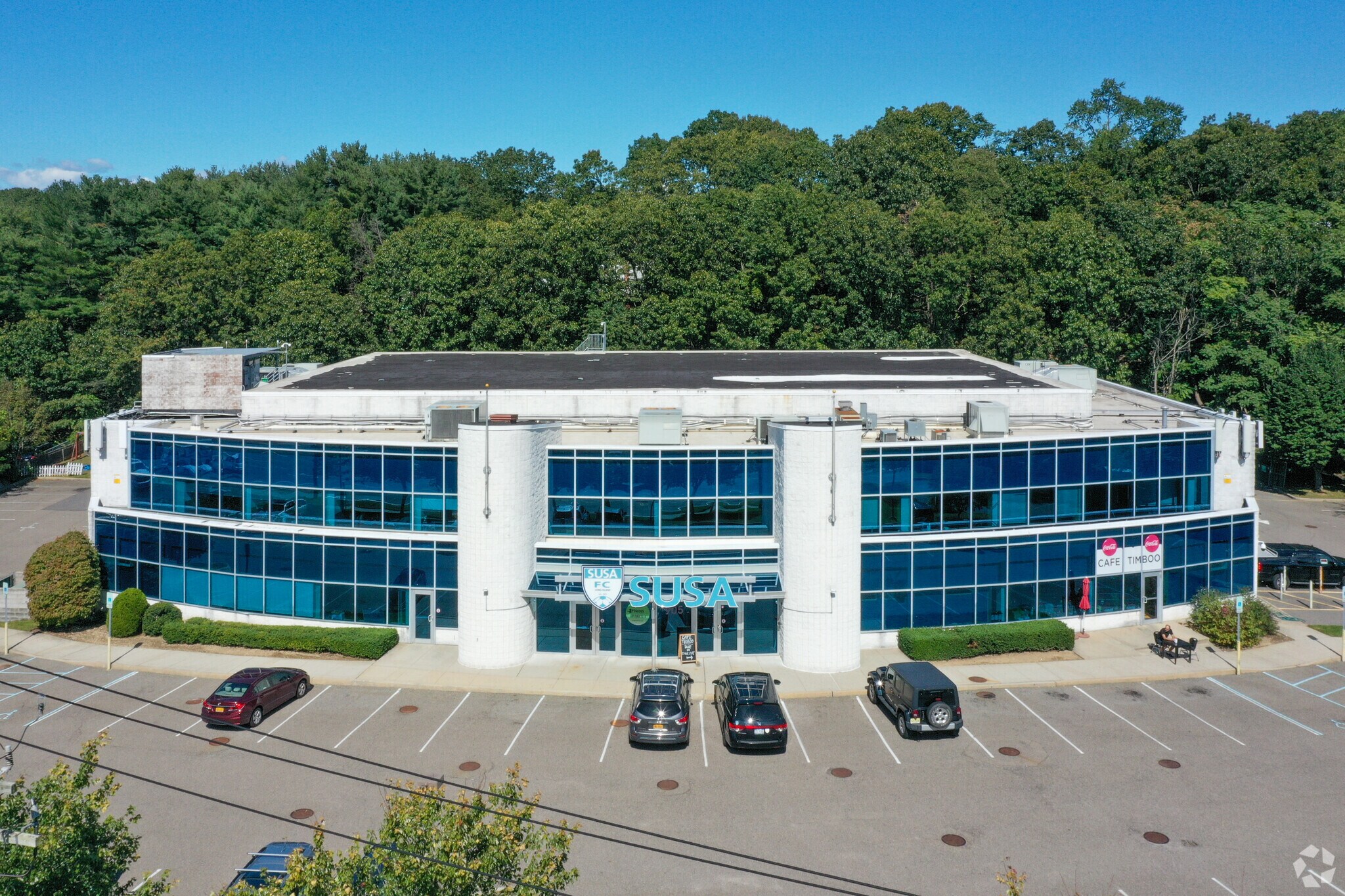 905 W Jericho Tpke, Smithtown, NY à vendre Photo du bâtiment- Image 1 de 3