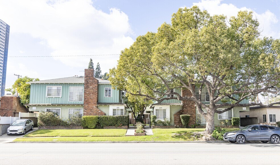 233 N Hollywood Way, Burbank, CA à vendre - Photo principale - Image 1 de 44