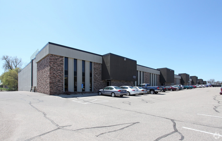 8325-8459 N 10th Ave, Golden Valley, MN for lease - Building Photo - Image 1 of 4