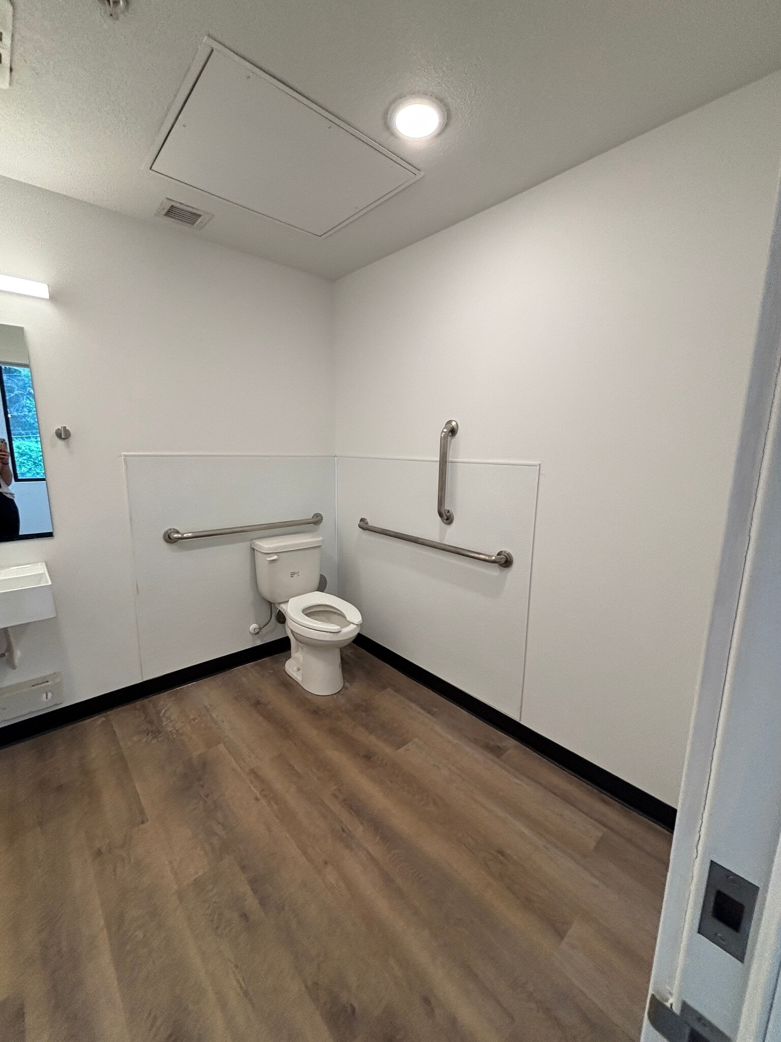 6101-6123 Nieman Road, Shawnee, KS for lease Interior Photo- Image 1 of 5