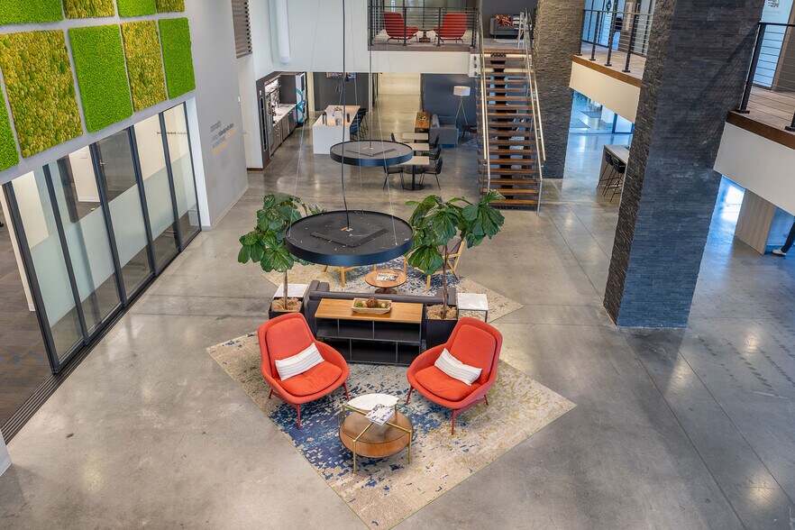 11220 W Burleigh St, Wauwatosa, WI à louer - Photo du bâtiment - Image 2 de 9