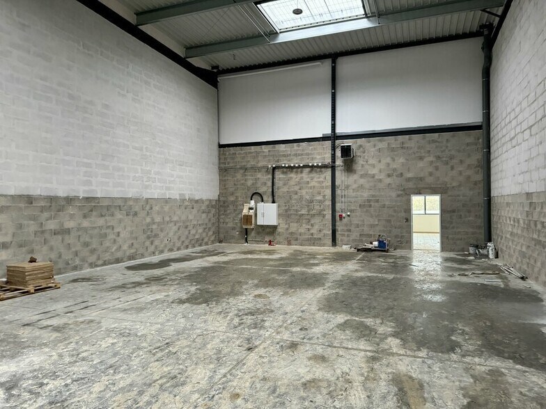 Industrial in Flins-sur-Seine for sale - Interior Photo - Image 3 of 7