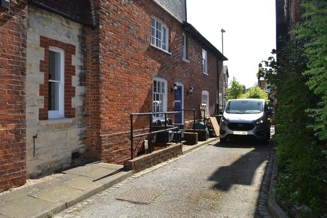 104 High St, Alton for lease - Building Photo - Image 3 of 11