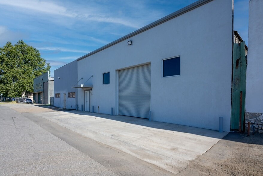 1122 33rd St, Bakersfield, CA for sale - Building Photo - Image 2 of 9