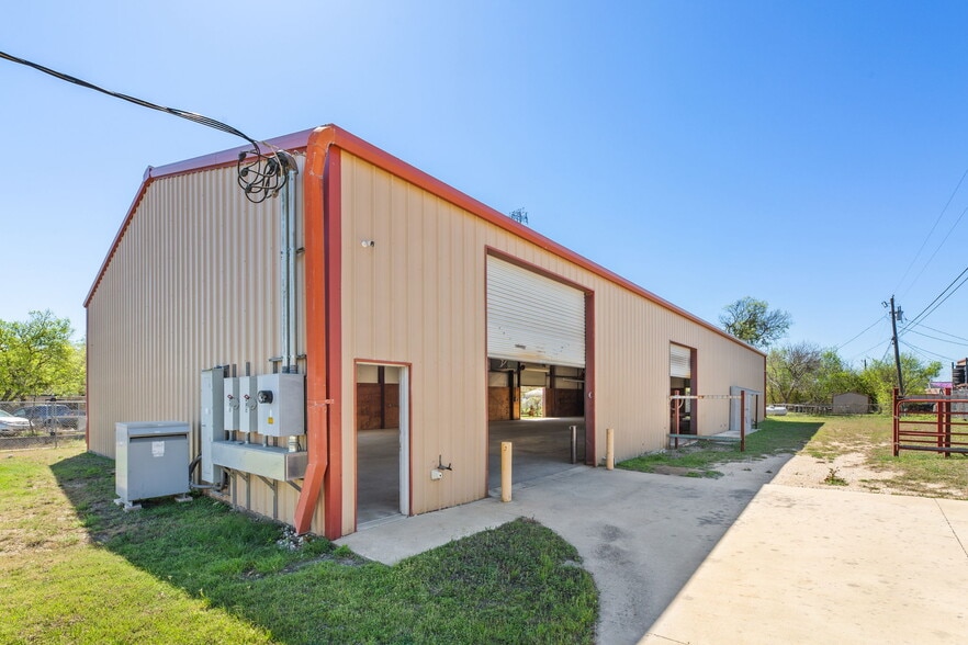 15705 Brenda St portfolio of 2 properties for sale on LoopNet.ca - Building Photo - Image 2 of 23