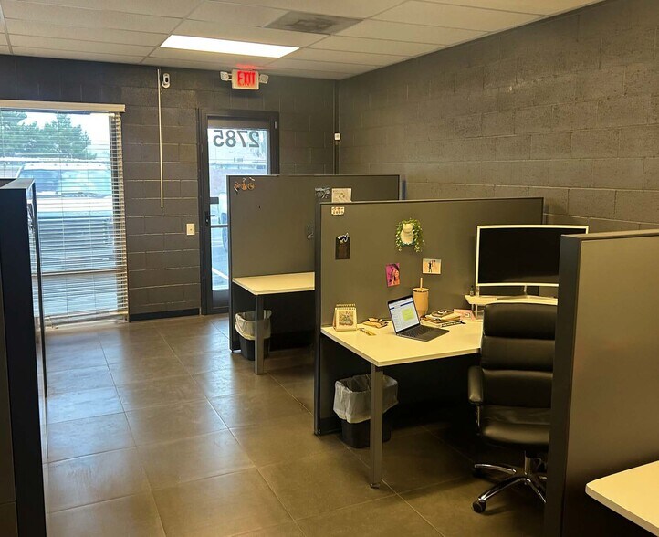 2785 N Lamb Blvd, Las Vegas, NV à vendre - Photo du bâtiment - Image 2 de 19