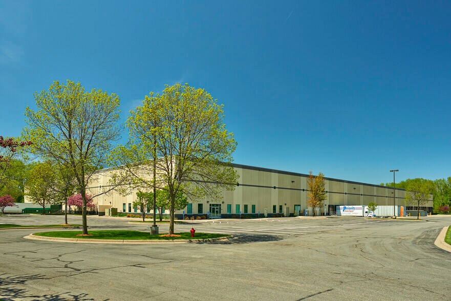 4837 Azelia Ave N, Brooklyn Center, MN for lease - Building Photo - Image 2 of 2