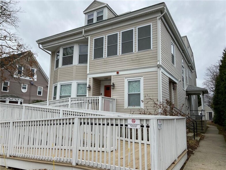 23 Powel Ave, Newport, RI for sale - Building Photo - Image 1 of 1