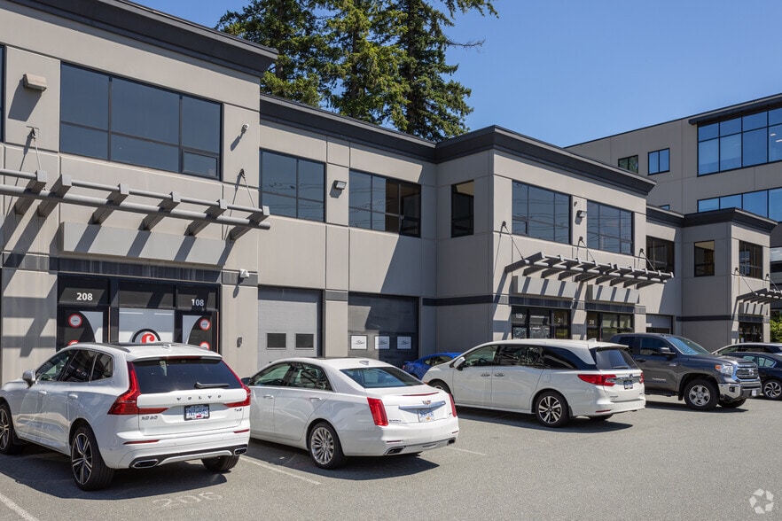 15292 Croydon Dr, Surrey, BC à vendre - Photo du bâtiment - Image 3 de 8