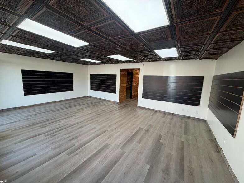 208 N Main St, Kingfisher, OK à vendre - Photo du bâtiment - Image 2 de 19