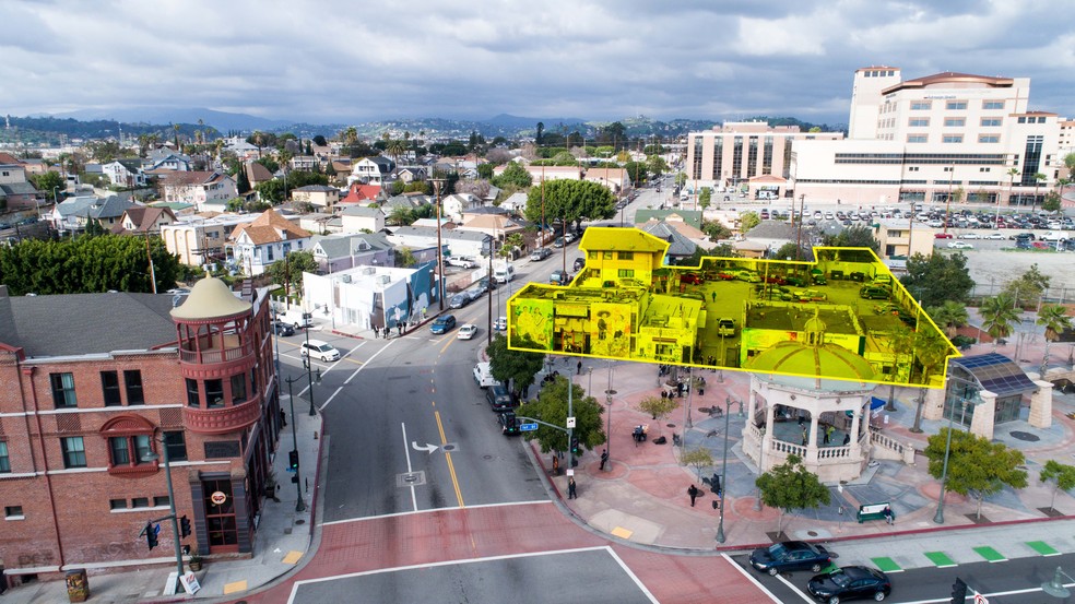 Mariachi Plaza & N Boyle Ave, Los Angeles, CA à vendre - Photo du bâtiment - Image 1 de 1