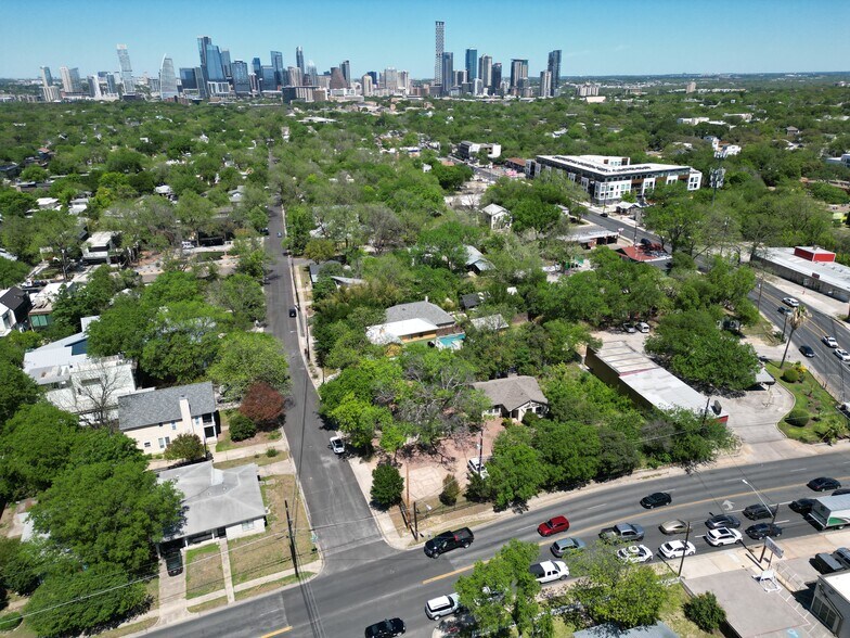 South Austin Office / Redevelopment Play portefeuille de 2 propriétés à vendre sur LoopNet.ca - Photo du bâtiment - Image 3 de 10