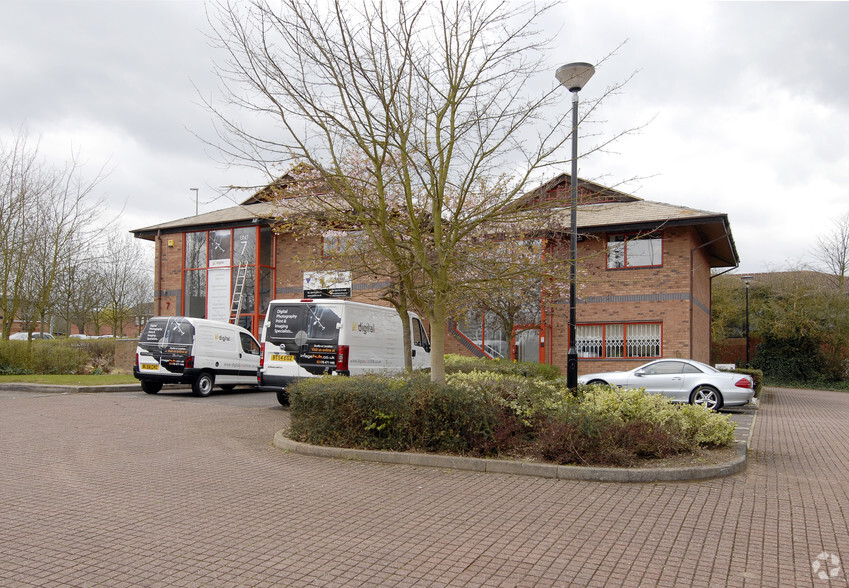 Torwood Clos, Coventry for lease - Primary Photo - Image 1 of 2