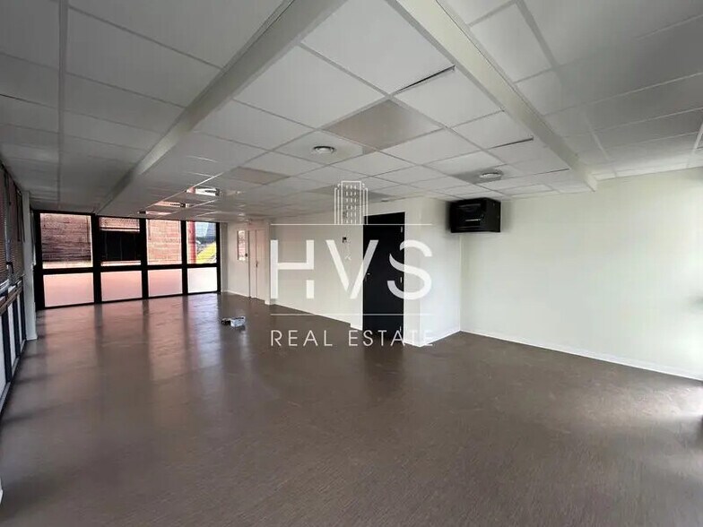 Office in Gardanne for lease - Interior Photo - Image 2 of 8