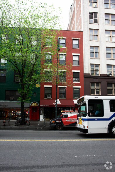 212 W 14th St, New York, NY à louer - Photo du bâtiment - Image 3 de 3