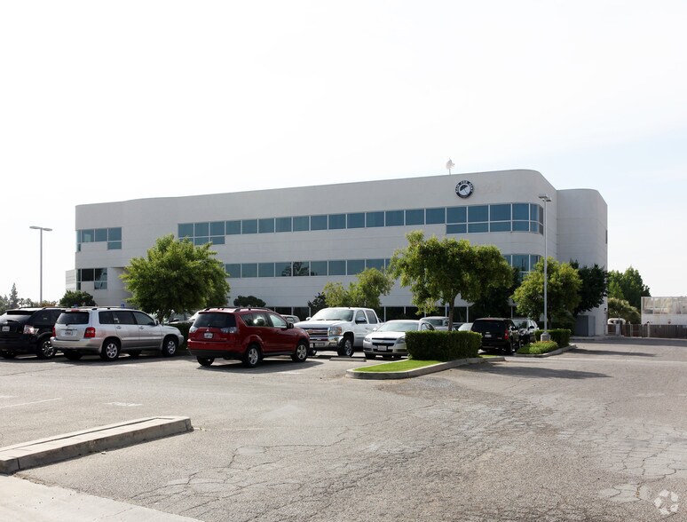 5101 Office Park Dr, Bakersfield, CA à louer - Photo principale - Image 1 de 16