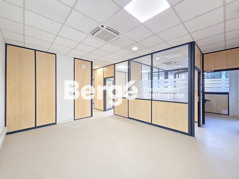 Office in Cannes for sale - Interior Photo - Image 1 of 16