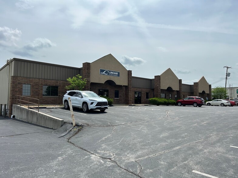 2102-2112 W Vista, Springfield, MO for lease - Building Photo - Image 3 of 12