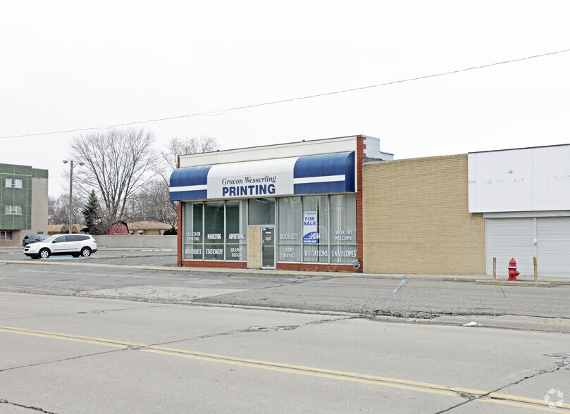 18145 E 8 Mile Rd, Eastpointe, MI à vendre - Photo du bâtiment - Image 2 de 8