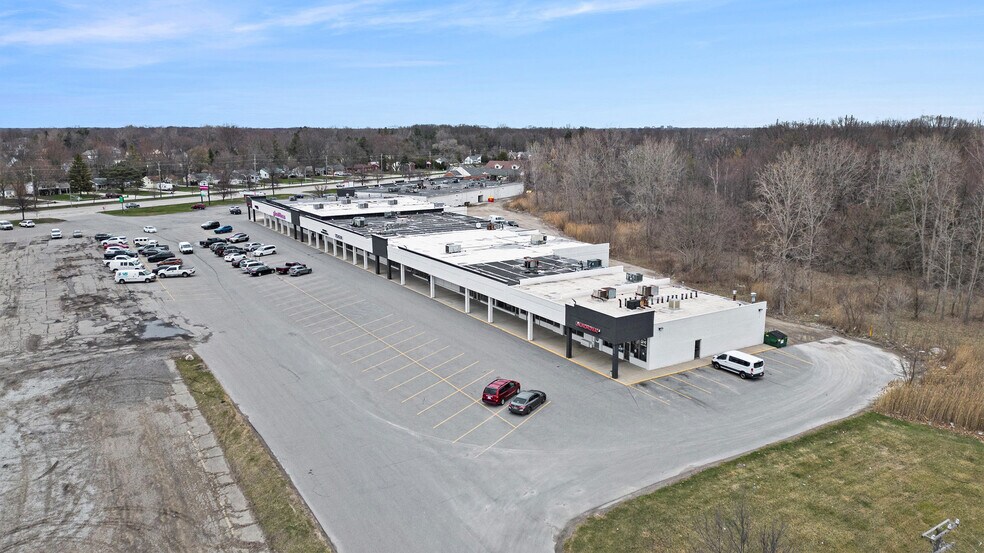 2055 Gratiot Blvd, Marysville, MI à louer - Photo du bâtiment - Image 3 de 33