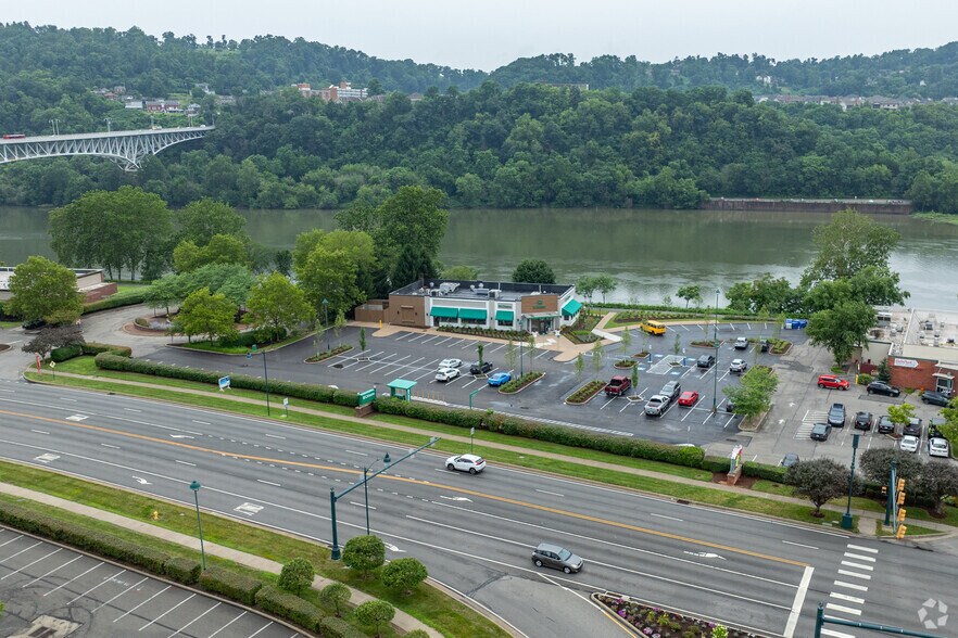205 E Waterfront Dr, Homestead, PA for lease - Building Photo - Image 2 of 5