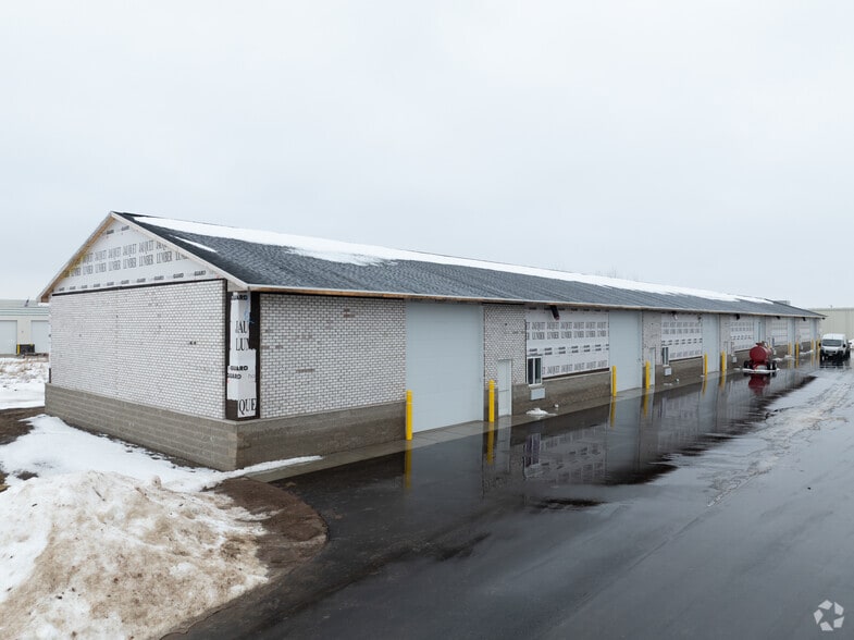 1405 Enterprise Dr, De Pere, WI for lease - Building Photo - Image 2 of 5
