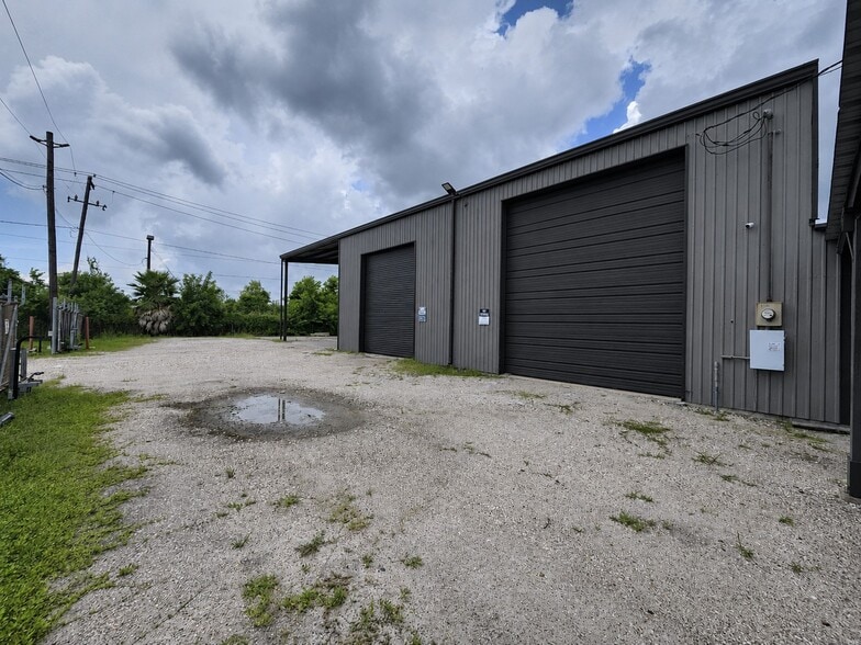 1812 W D St, La Porte, TX for lease - Building Photo - Image 1 of 10