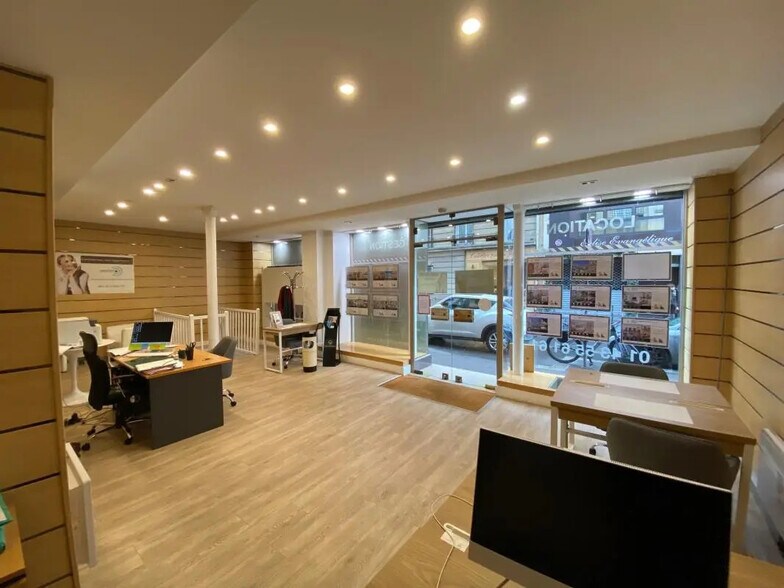 Commerce de détail dans Paris à louer - Photo du bâtiment - Image 1 de 5