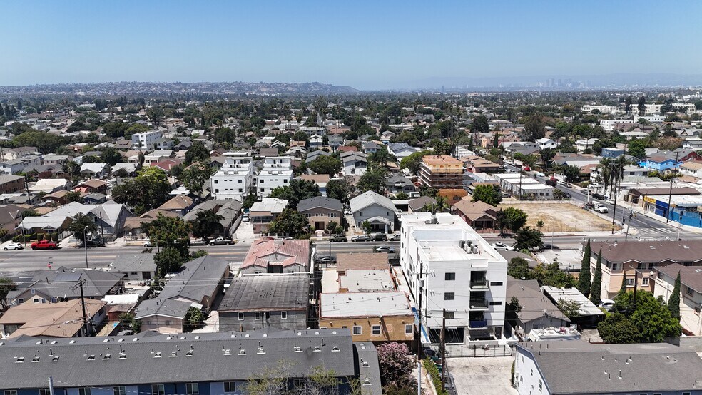 3914 S Normandie Ave, Los Angeles, CA à vendre - Photo du bâtiment - Image 3 de 10