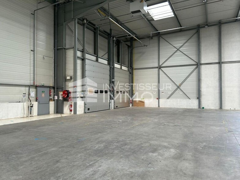 Industrial in Le Mesnil-Amelot for lease - Interior Photo - Image 2 of 10