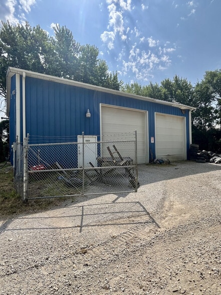 15245 Emerald Isle Dr, Clive, IA for sale - Building Photo - Image 2 of 6