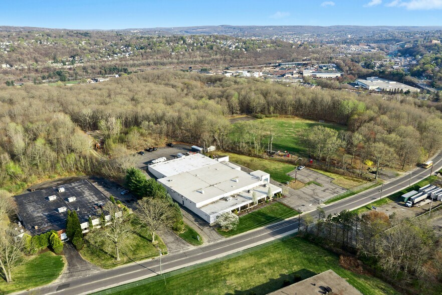 266 Brookside Rd, Waterbury, CT à vendre - Photo du bâtiment - Image 2 de 20