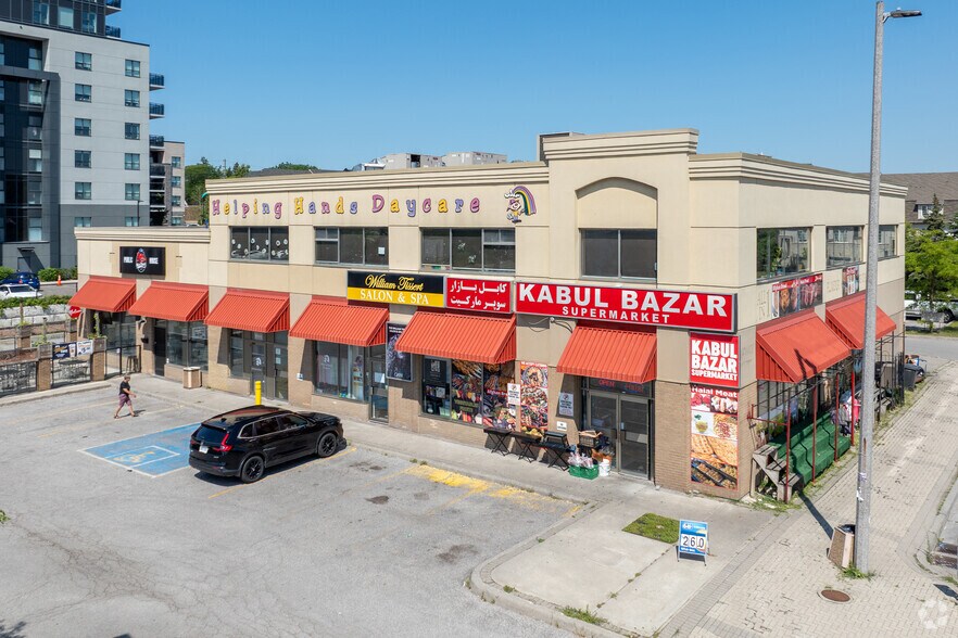 Fully Leased Plaza-734-736 Kingston Road portefeuille de 2 propriétés à vendre sur LoopNet.ca - Photo principale - Image 1 de 2