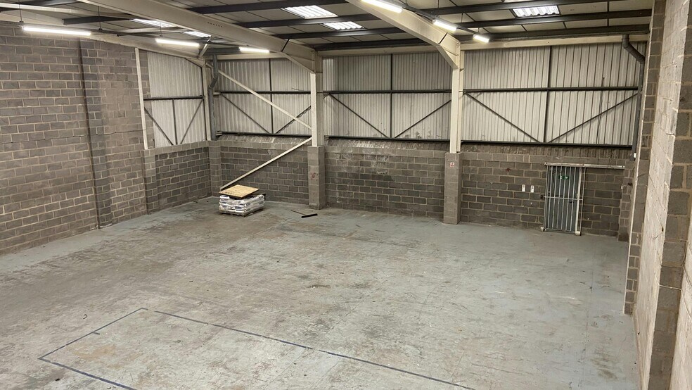 Henley Rd, Coventry à louer - Photo du bâtiment - Image 3 de 10